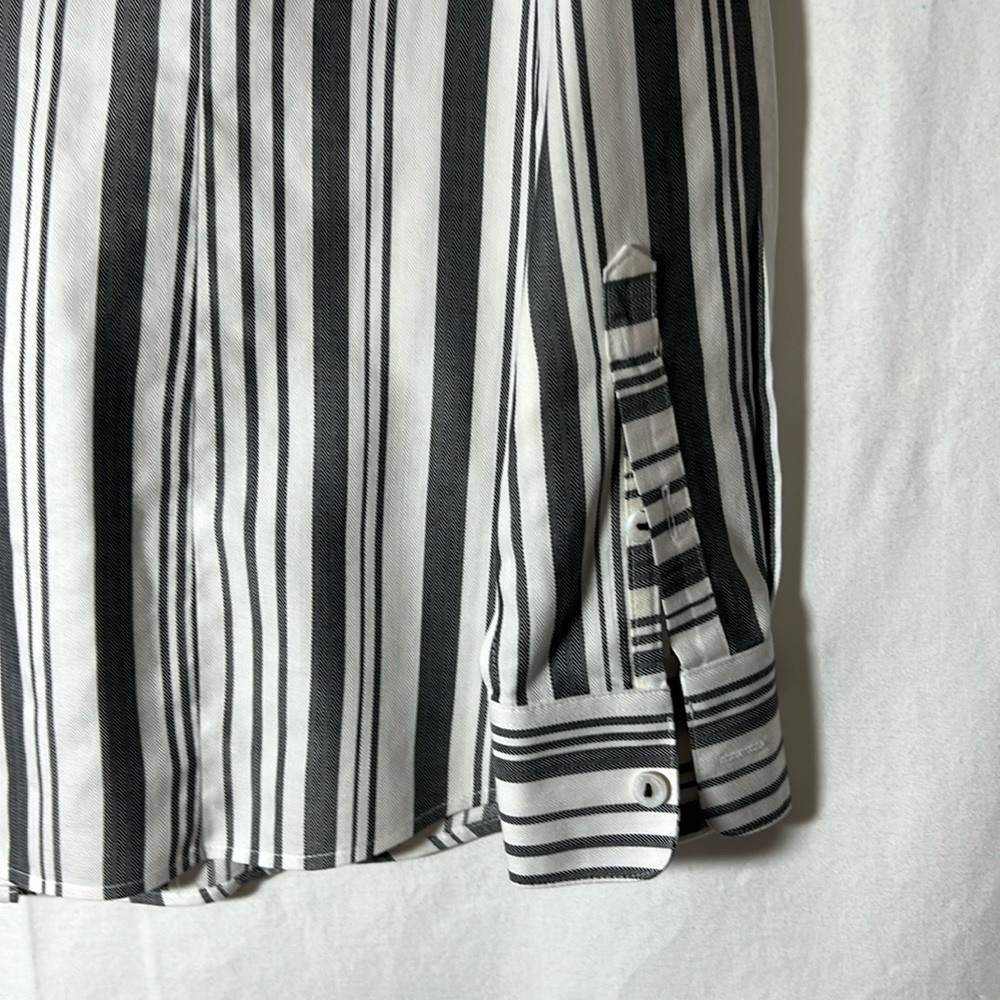 Foxcroft Size 2 Fitted Button Down Striped Shirt - image 2